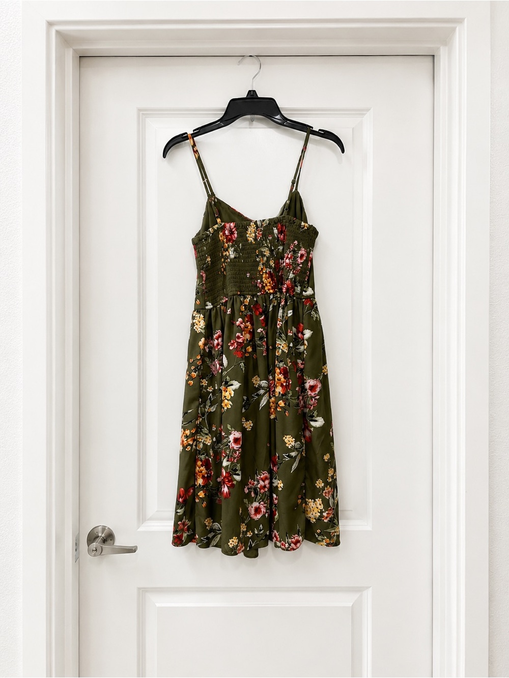 Xhilaration Floral Knee Length Dress w/ Pockets Size Small - Picture 4 of 5